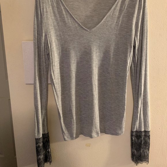 V neck, Top gray with Lace on Sleeves and Lower - Picture 1 of 3